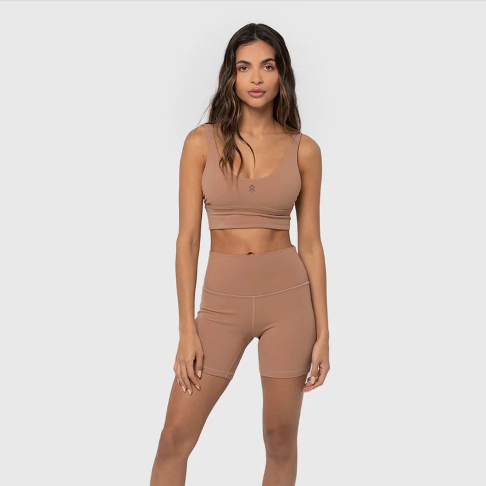 NWT Lululemon x Barry’s Align Short